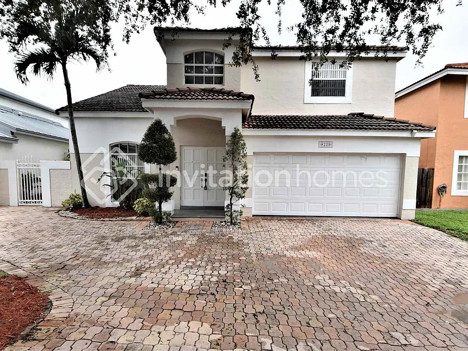 8229 NW 199th Ter