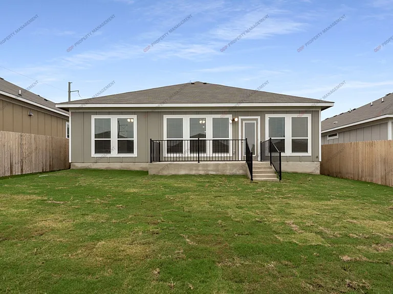 625 Oxford Ln — Photo 4