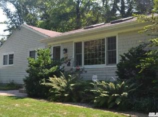 1 Birch Hill Rd, Mount Sinai, NY 11766