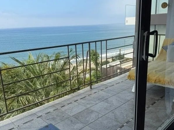 17614 Posetano Rd, Pacific Palisades, CA 90272