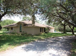 5600 Valley Oaks Dr, Beeville, TX 78102