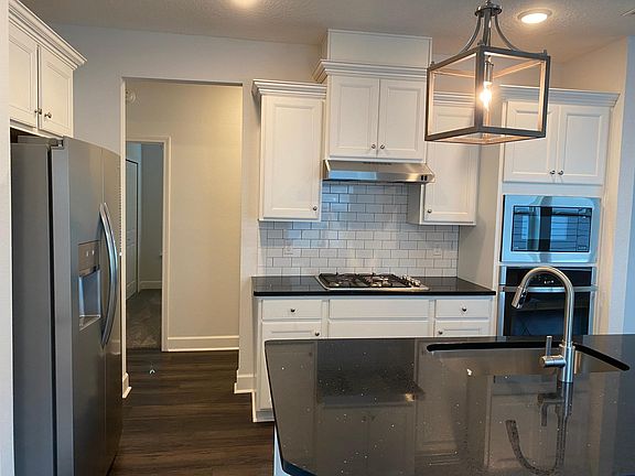 Includes side by side refrigerator, gas range, wall oven and more!