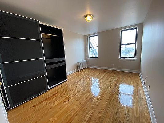 5th image of 2721 Heath Ave #2E