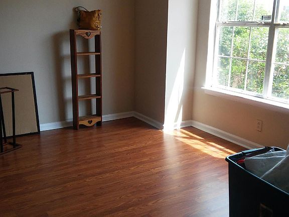 3rd image of 3490 Woodburne Dr