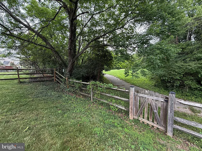 4415 Medallion Dr — Photo 50