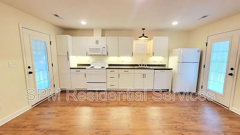 2 bed, 2.0 bath, 1450 sqft, $1,725 — Photo 3