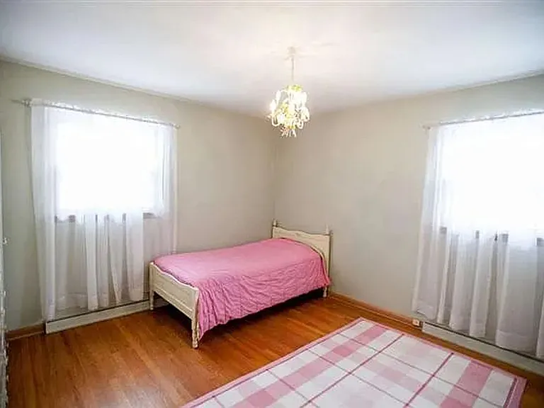 717 Anthony Ln — Photo 11