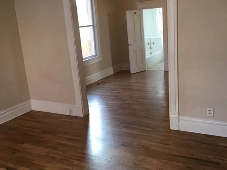 405 W Broad St — Photo 13