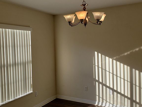 3rd image of 50 Parkway Dr