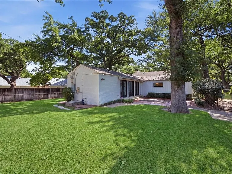 329 Eastwood Ave — Photo 37
