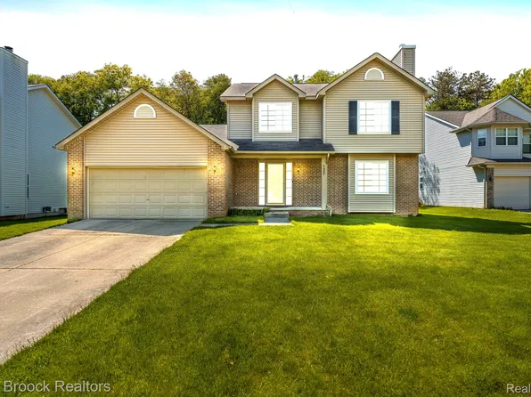 137 Donna Ct, Waterford, MI 48327