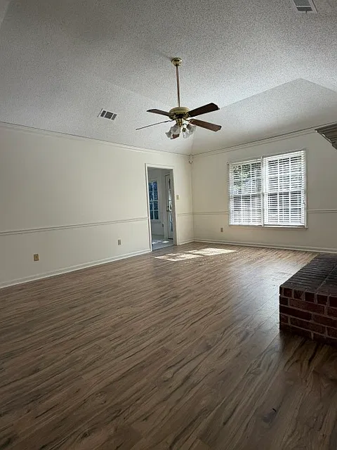 4 bed, 1800 sqft, $2,250 — Photo 2