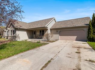 1016 Carver Ave, Howards Grove, WI 53083