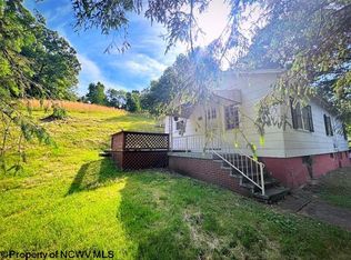 11 Shady Ln, Fairmont, WV 26554