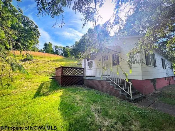 11 Shady Ln, Fairmont, WV 26554