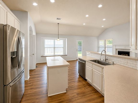 4th image of 448 Fremont Dr