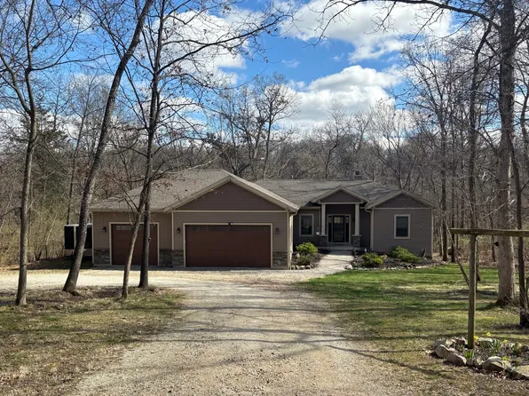 17 Senachwine Cir, Putnam, IL 61560