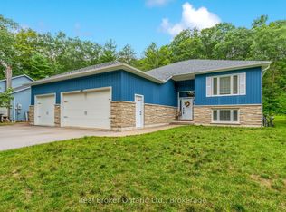 204 Golf Course Rd, Wasaga Beach, ON L9Z 1S6