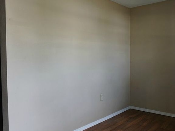 4th image of 605 E 4th St