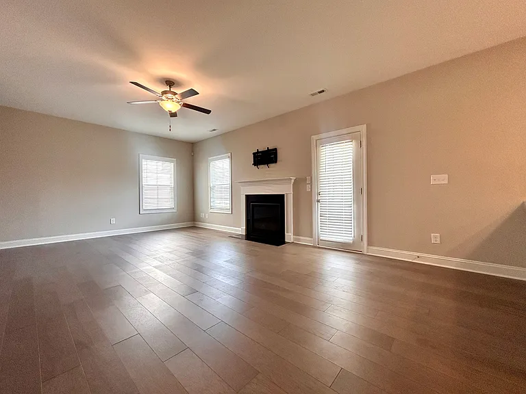 104 Wicklow Ct — Photo 12