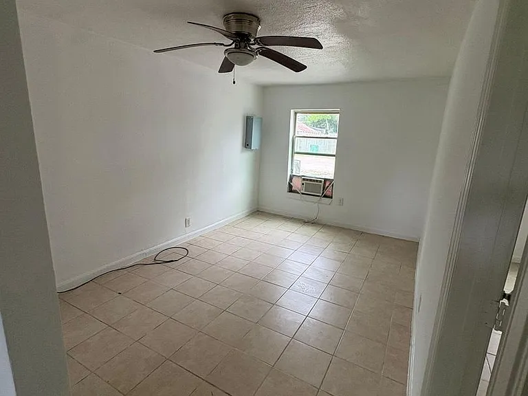 702 Rosedale St #B — Photo 11
