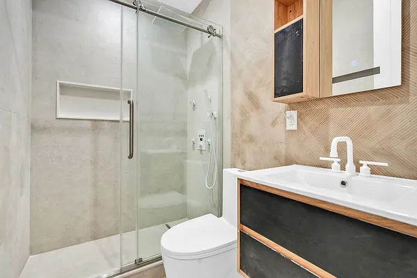 Rented by Hillel Realty Group | media 8