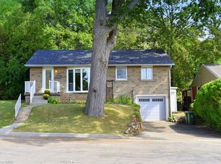 24 Delsey St, Dundas, ON L9H 1S1