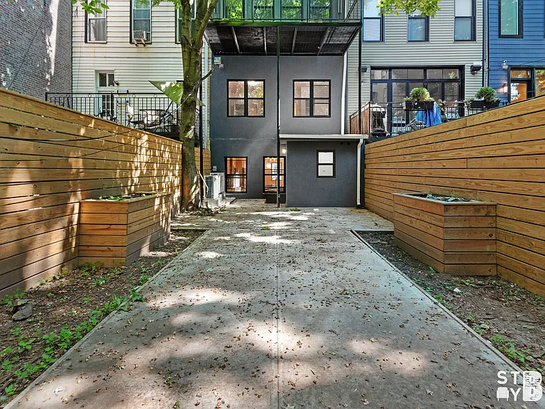 155 Monroe St #1 — Photo 4