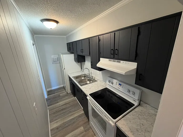 200-300 Hickory Ln #G — Photo 4