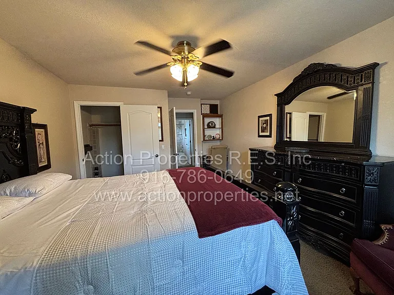 4726 Abbey Hl — Photo 16