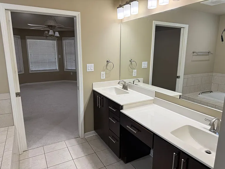 12 Enclave — Photo 16