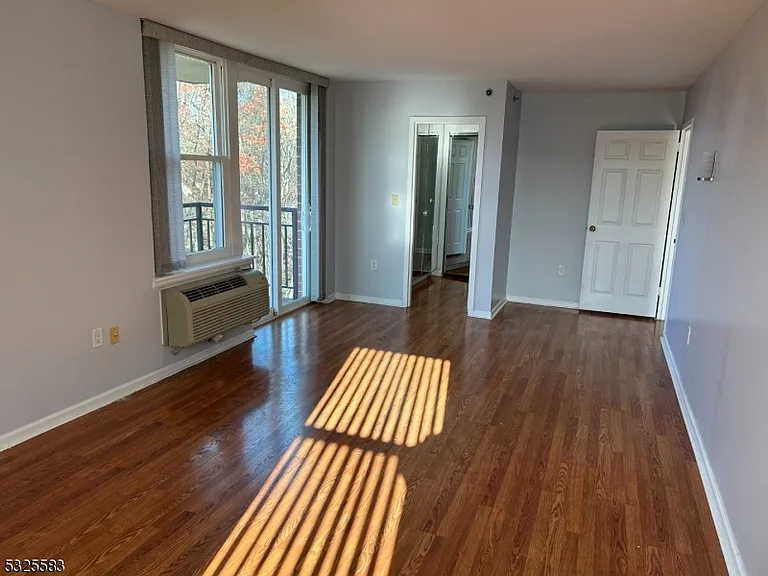 300 Main St #405 — Photo 10
