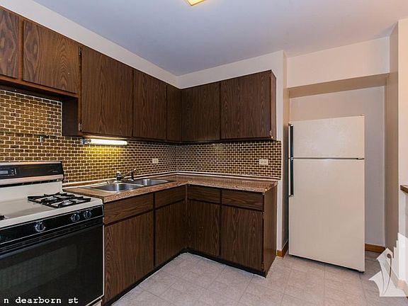2nd image of 1220 N Dearborn St #112
