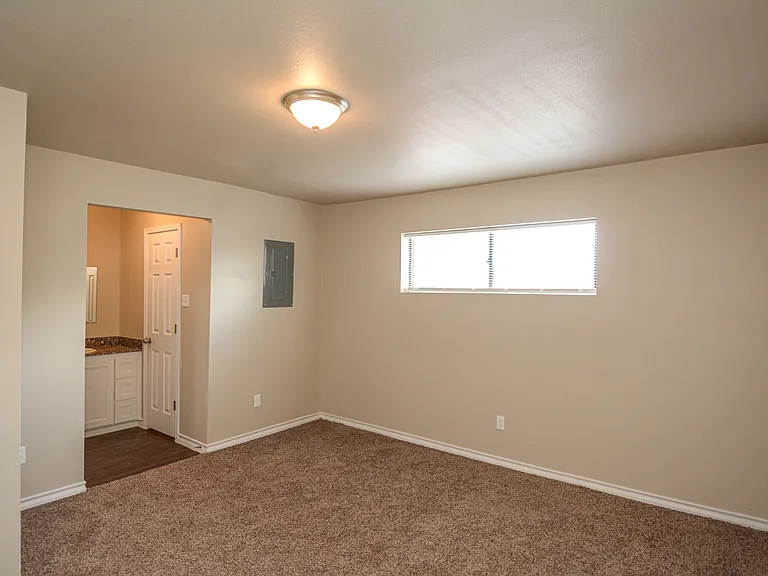 Woodlawn Apartments — Photo 19