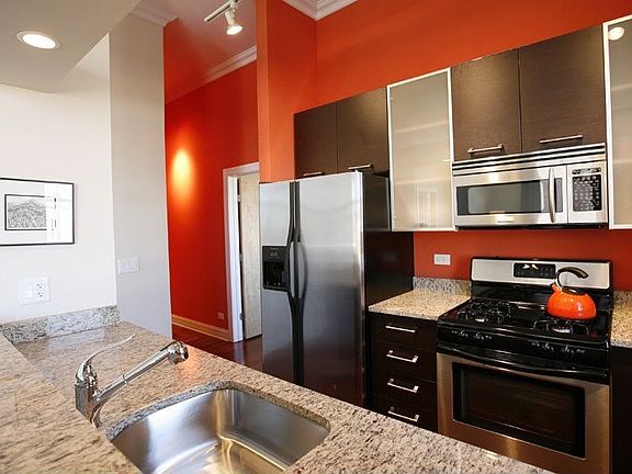 3rd image of 4755 N Washtenaw Ave APT 301