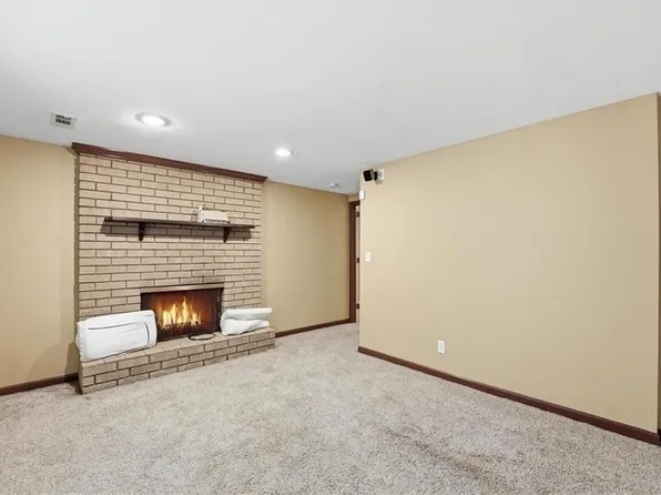 7806 NE 57th St, Kansas City, MO 64119