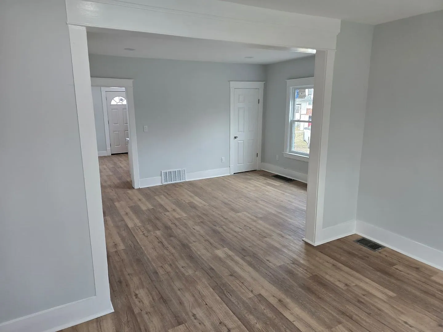 1807 Riverview Dr — Photo 3