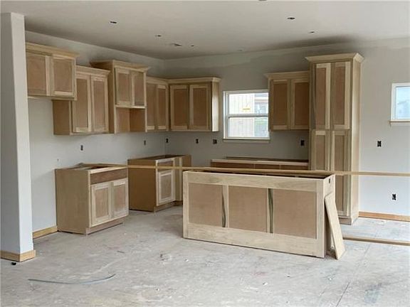 2nd image of 4716 NE 84th Ter