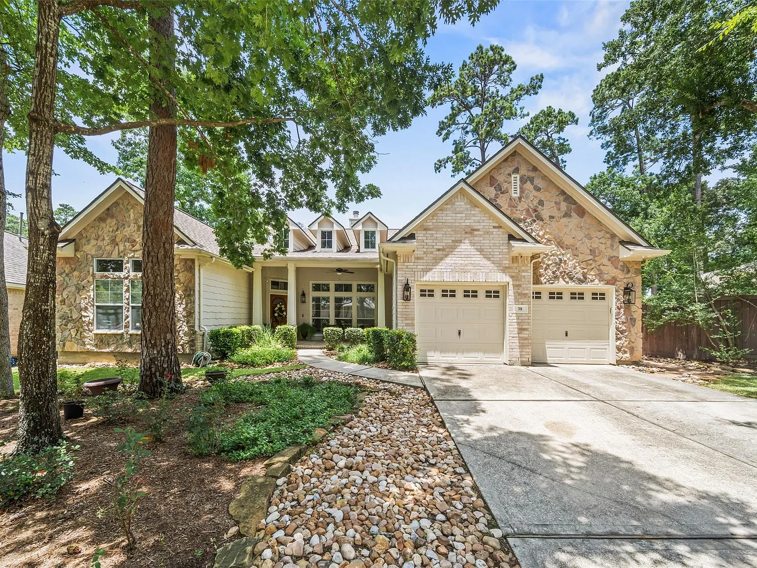 4 bed, 3.0 bath, 2295 sqft, $5,400 — Photo 1