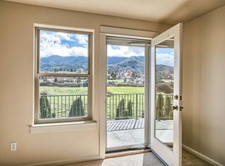 2240 Dollarhide Way, Ashland, OR 97520