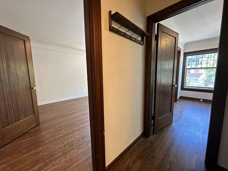 5234 University Way NE — Photo 31
