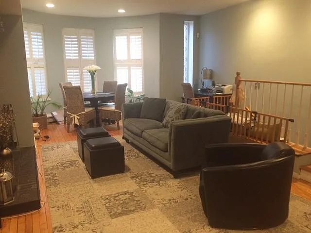 2 bed, 1.5 bath, 1075 sqft, $4,175 — Photo 3