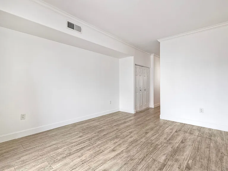 1643 6th Ave #402 — Photo 13