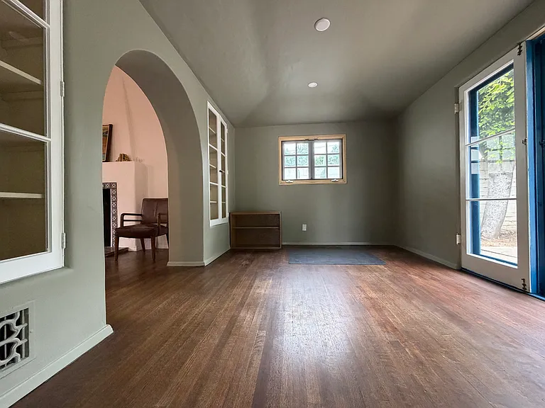573 S Berkeley Ave — Photo 3