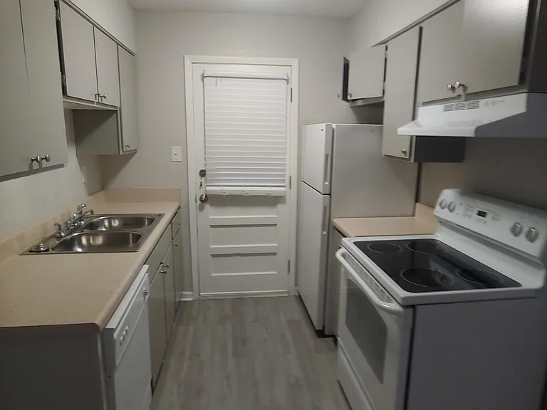 32 S Tucker St #4 — Photo 3