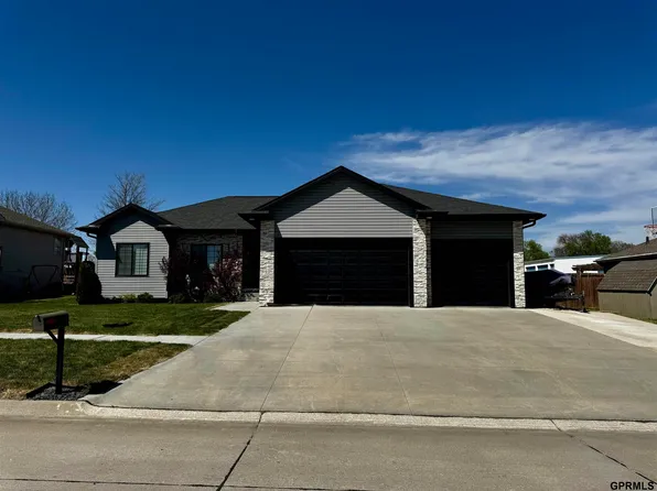 914 6th St, Milford, NE 68405