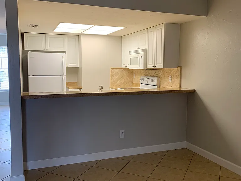 2111 Crystal Dr #2 — Photo 7