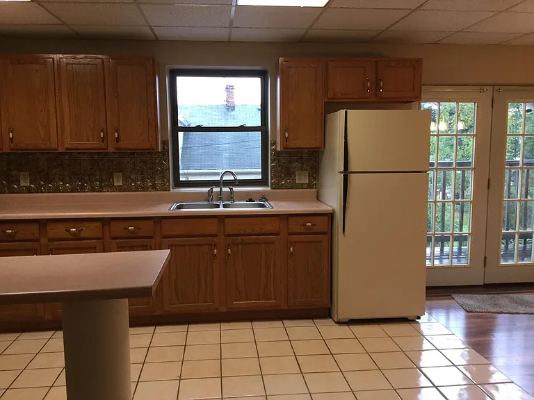 601 Broad Ave #2B — Photo 2