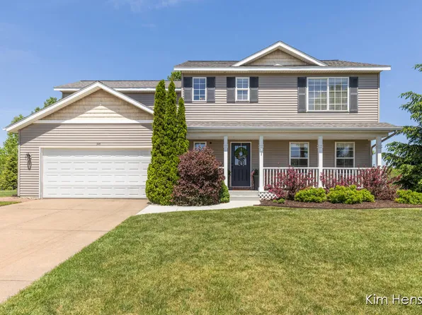 945 River Rock Dr NE, Comstock Park, MI 49321