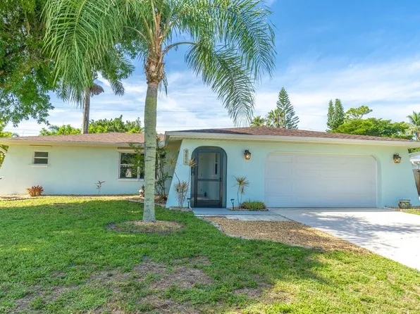 9804 Tonya CT, BONITA SPRINGS, FL 34135